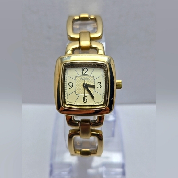 Womens Fossil Gold Tone 24mm Watch Geometric New Battery ES-2270 - Picture 1 of 9